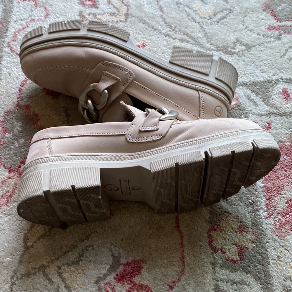 Women Tamaris shoes Size 38.
